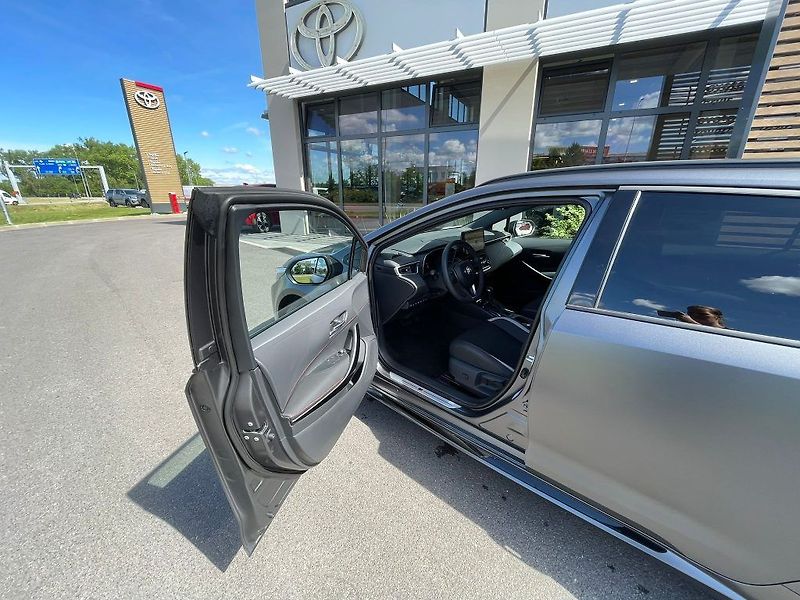 Toyota Corolla 2.0 Hybrid automat GR SPORT - fotka 14 z 29