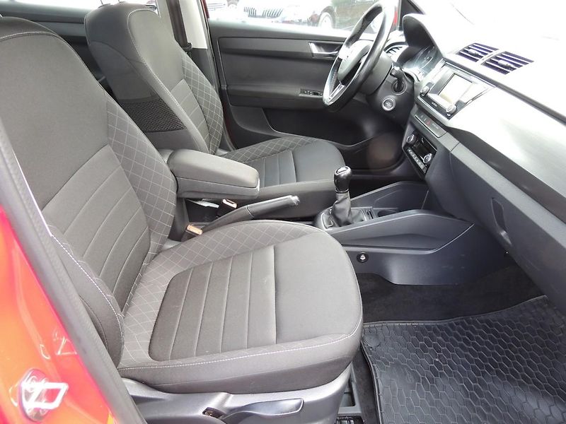 Škoda Fabia (2018) 1.0TSi Combi,70kw,Style,ČR1maj - fotka 36 z 52