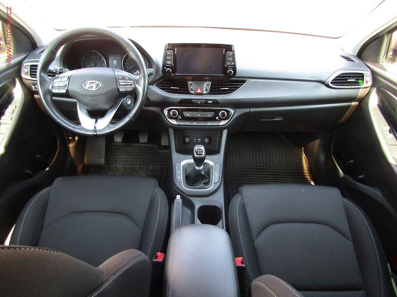Hyundai i30 (2018) 1.4 T-GDi, 2.maj,ČR, AC - fotka 8 z 18