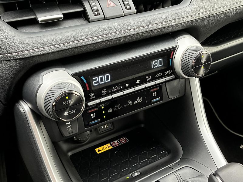 Toyota RAV4 2.5 HSD e-CVT AWD Exe. JBL Taž - fotka 19 z 23
