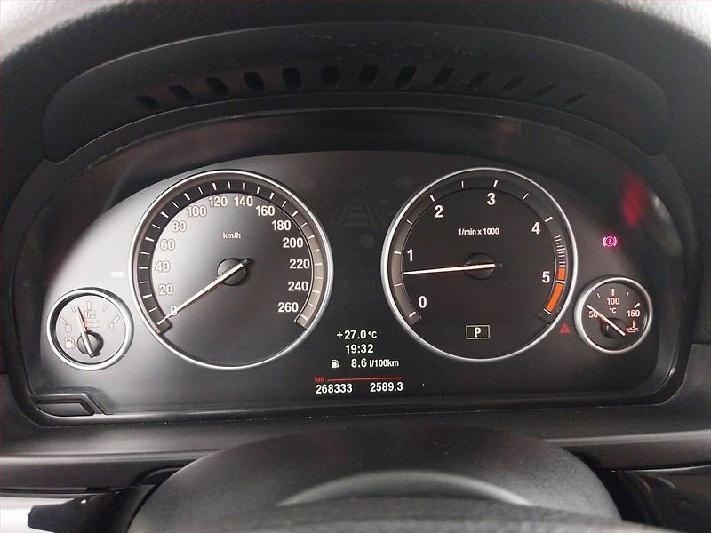 BMW Řada 5 (2010) 530d, Automat, Navi, Xenony - fotka 11 z 23