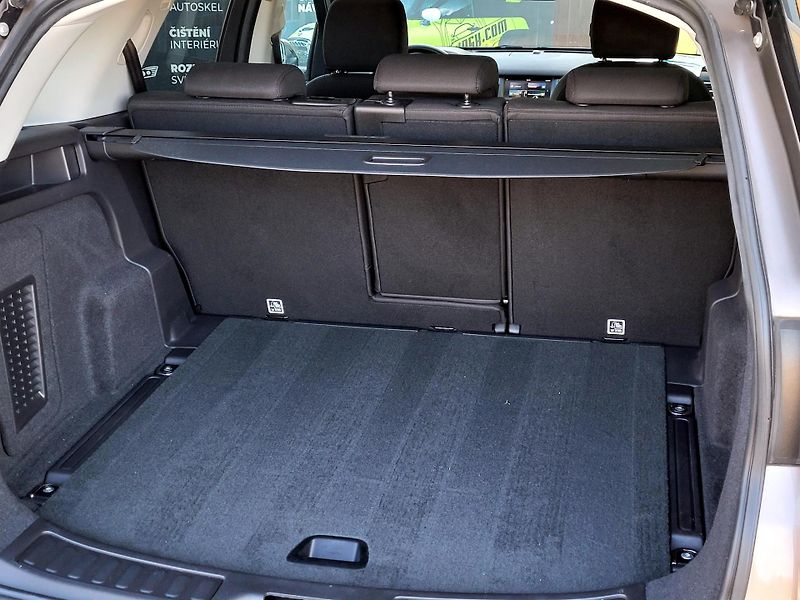 Land Rover Discovery Sport 2,0 TD4 4wd,DPH,SERVIS - fotka 14 z 48