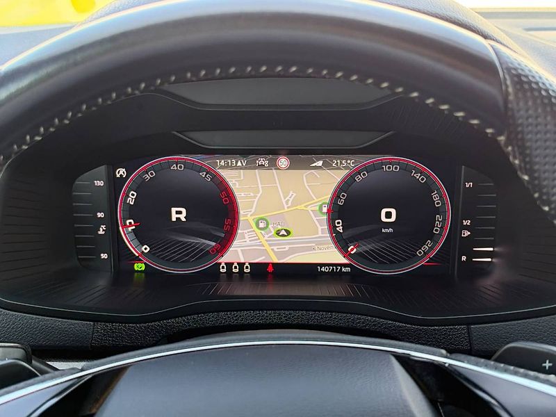 Škoda Karoq SportLine Exclusive 2,0 TDI 11 - fotka 27 z 35