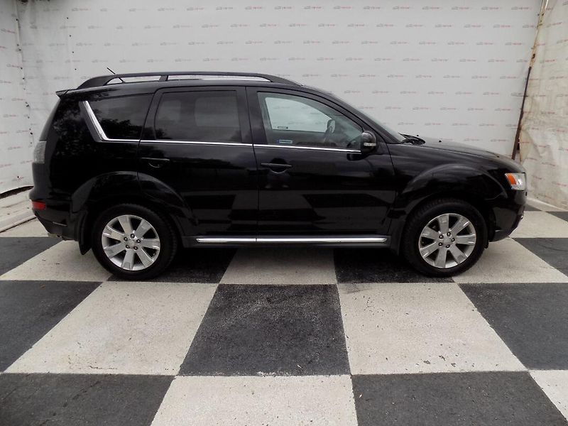 Mitsubishi Outlander (2012) 2.2DI-D/AWD/1.Maj.ČR/7.míst/ - fotka 6 z 45