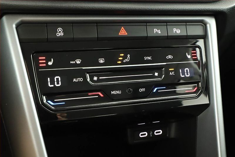 Volkswagen T-Roc (2025) 1.0 TSI - fotka 12 z 19
