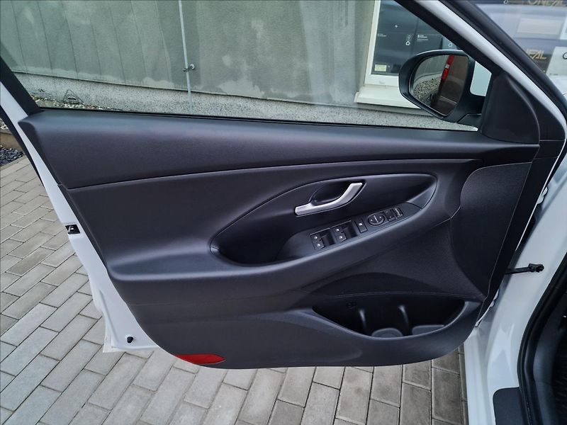 Hyundai i30 1.0 T-Gdi Family Smart Kombi - fotka 36 z 50