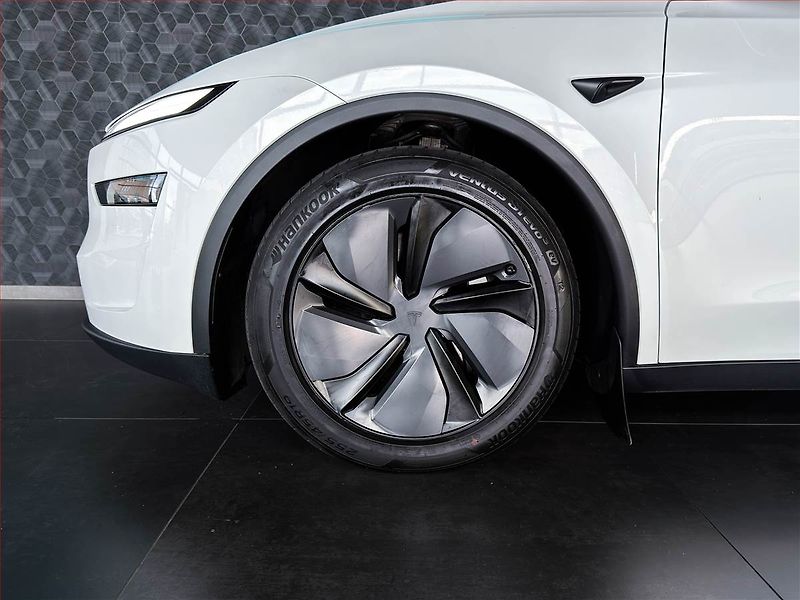 Tesla Model Y (2025) Long Range AWD 79kWh - fotka 10 z 26