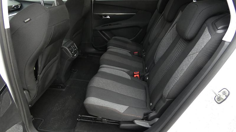 Peugeot 5008 1.2 PureTech Active 7 míst - fotka 19 z 24