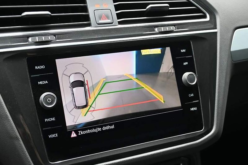 Volkswagen Tiguan (2021) 2.0 4Motion LED Matrix DSG ACC - fotka 23 z 35