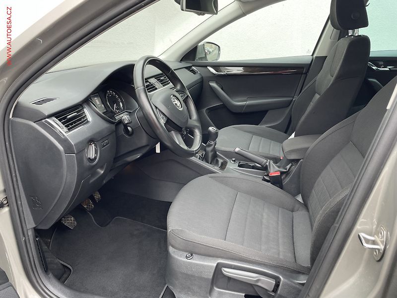 Škoda Octavia (2014) 2.0 TDi, Elegance, +kola - fotka 9 z 21