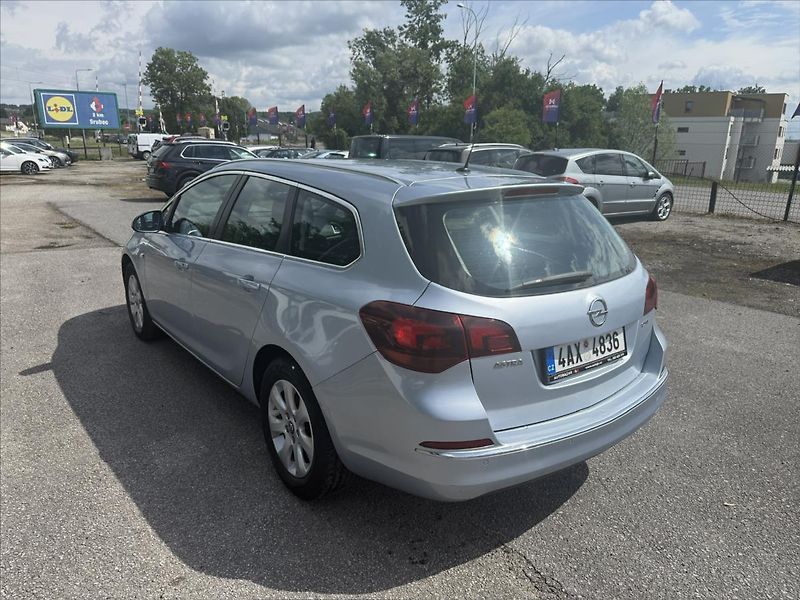 Opel Astra 1,6 CDTi - fotka 7 z 28