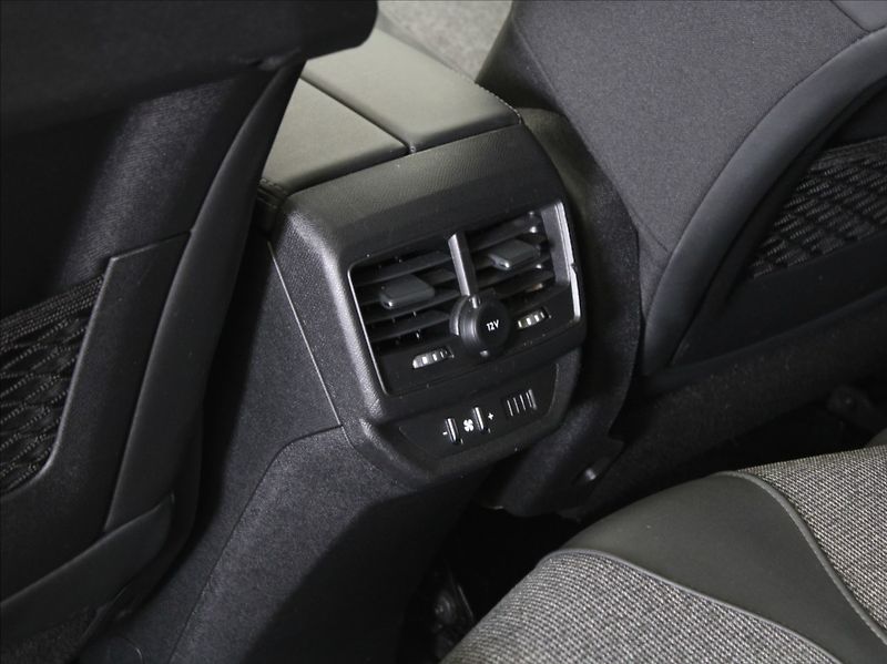Peugeot 5008 1,5 HDi 96kW AT Allure PANO.7m - fotka 24 z 26