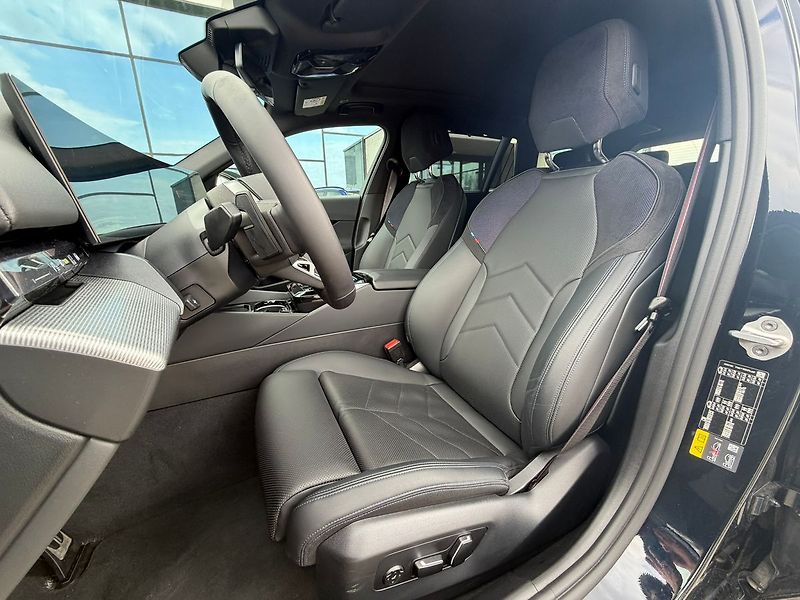 BMW Řada 5 550e xDrive Touring 08/2025 - fotka 19 z 29