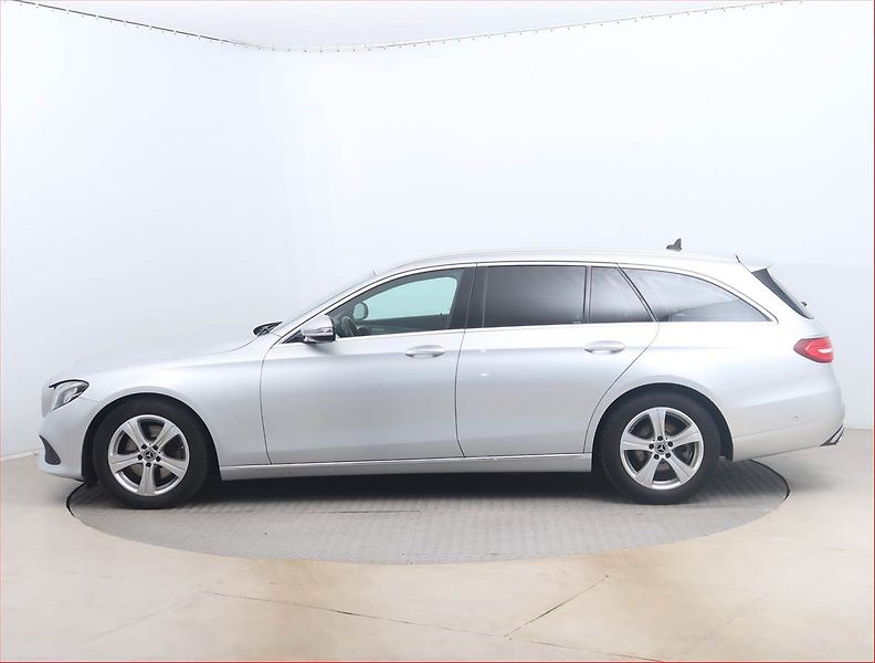Mercedes-Benz Třídy E (2018) E 220 d 4MATIC - fotka 3 z 17