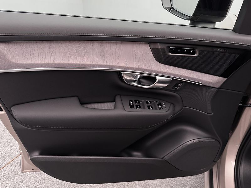 Volvo XC90 (2026) T8 AWD RECHARGE DARK PLUS 7m - fotka 7 z 29