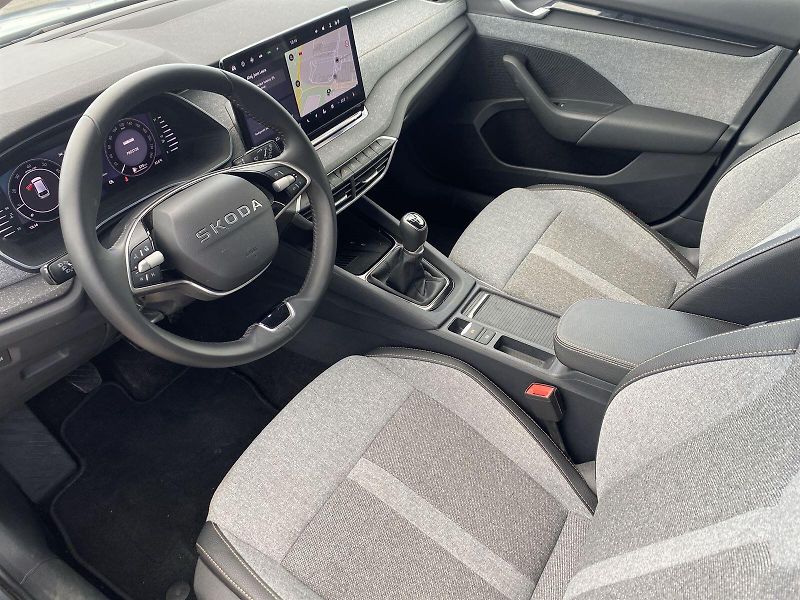 Škoda Octavia (2025) Combi 1.5 TSI Top Selection - fotka 8 z 36