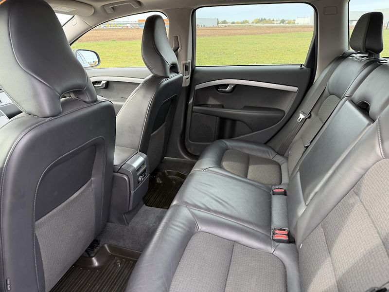 Volvo V70 2.0 D4 POLESTAR NAVI ROZVODY - fotka 32 z 46