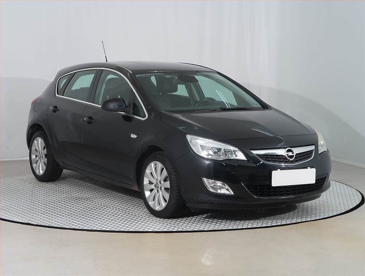 Opel Astra 1.4 T, po STK, levný provoz