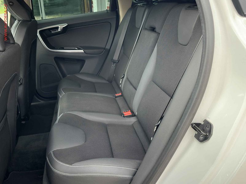 Volvo XC60 (2012) 2.5d 4x4, AT, klima - fotka 10 z 19