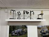 Lampy Dalibor Lupík vyrábí z motorových dílů vozidel 20. a 30. let.