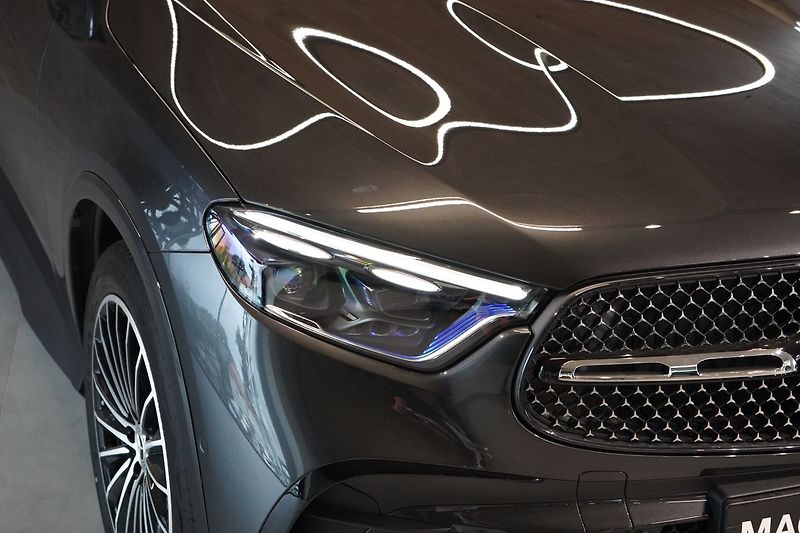 Mercedes-Benz GLC 220d 4M AMG, Ventilace, Tažné - fotka 4 z 50
