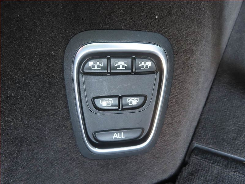Renault Espace (2015) 1.6 dCi, Automat, 7 míst, Navi - fotka 24 z 29