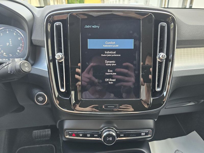 Volvo XC40 - fotka 18 z 36