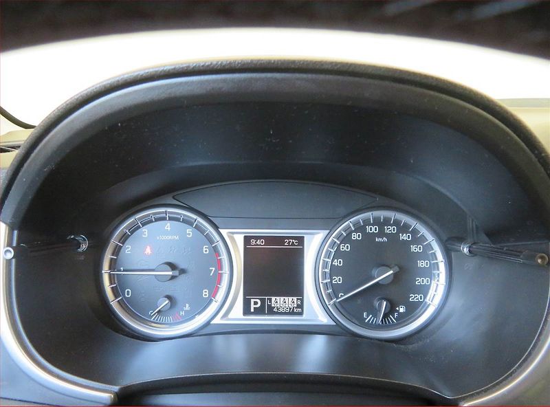 Suzuki Vitara (2018) Elegance 1.6 VVT, Automat - fotka 11 z 18