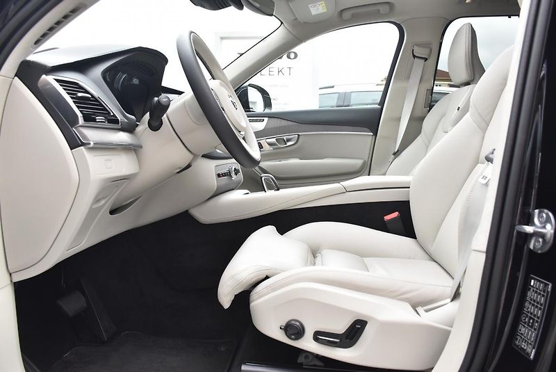 Volvo XC90 B5 AWD ULTIMATE 1.maj. B&W  - fotka 3 z 31