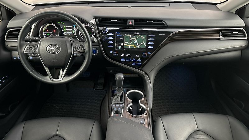 Toyota Camry 2.5 Hybrid AUT Executive - fotka 8 z 27