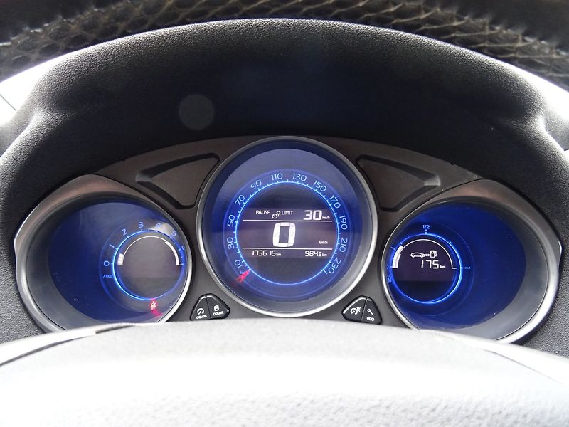 Citroën C4 (2013) 1.6HDi,84kW,S.kn,klima,ALU - fotka 9 z 23