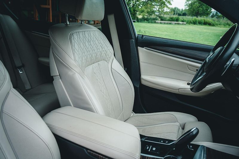 BMW Řada 5 (2017) M550i xDrive ČR  - fotka 21 z 58
