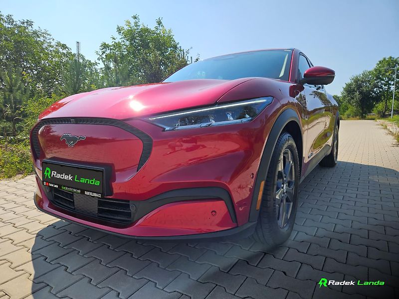 Ford Mustang Mach-E (2021) Mach-E 76 kWh - fotka 4 z 19