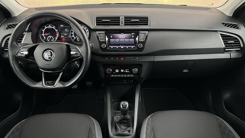 Škoda Fabia 1.0 TSI Black Combi - fotka 8 z 23