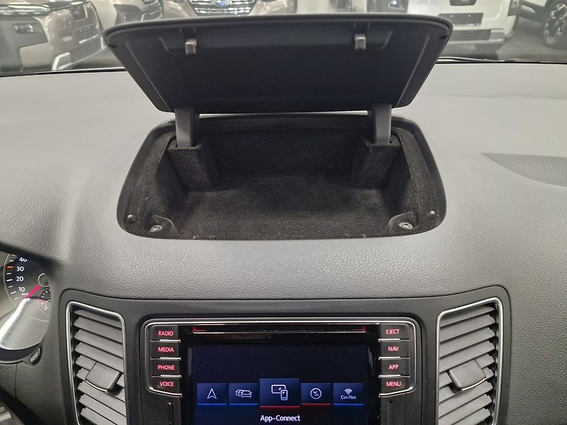 Volkswagen Sharan (2020) 130kW 4M GT DSG 2020 | Záruka - fotka 57 z 73
