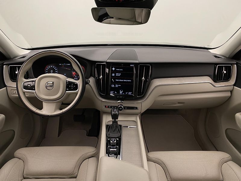 Volvo XC60 D4 AWD INSCRIPTION REZERVACE - fotka 2 z 45