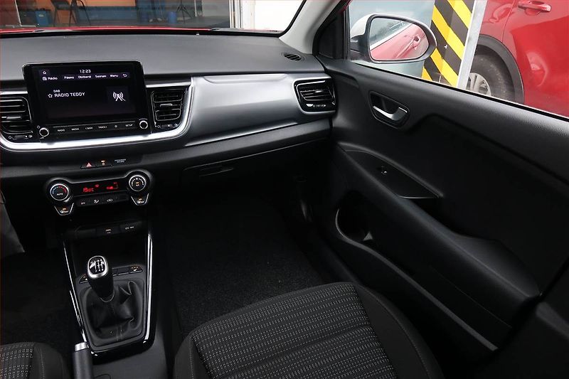 Kia Stonic (2023) Exclusive 1.0 T-GDI, EXCLUSIVE - fotka 8 z 20
