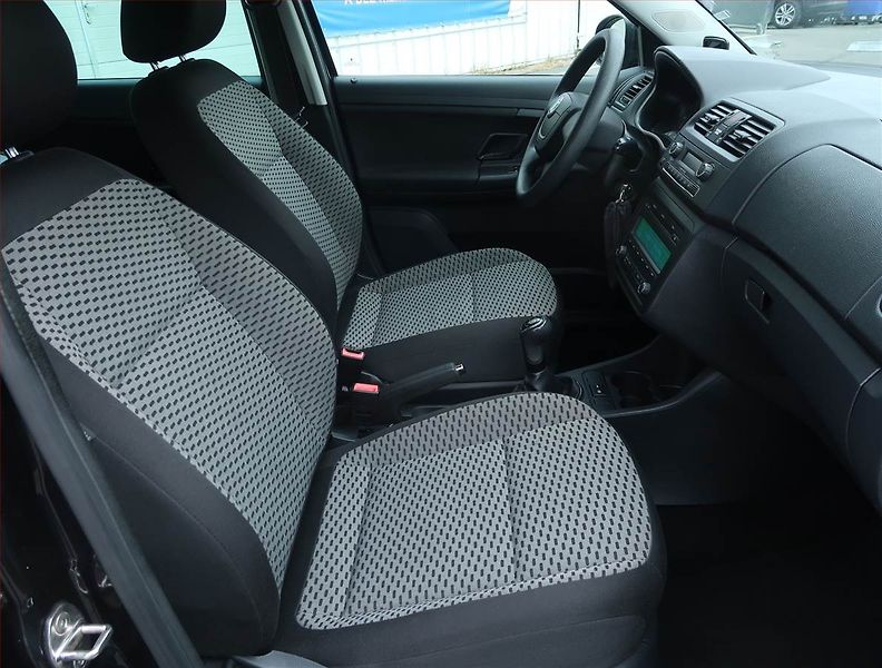 Škoda Fabia (2010) Ambition 1.2 TSI, Tempomat - fotka 9 z 16