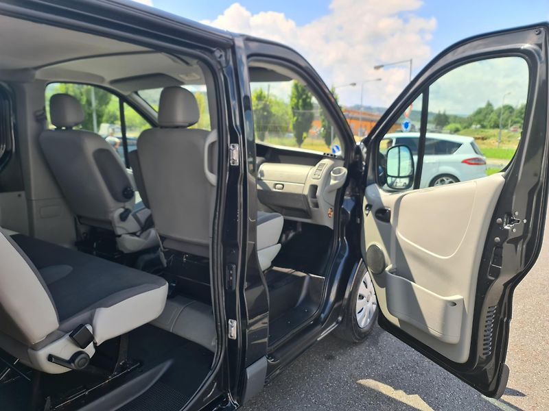 Opel Vivaro (2011) 2.0 CDTi 84-KW 8-MÍST KLIMA TE - fotka 19 z 39