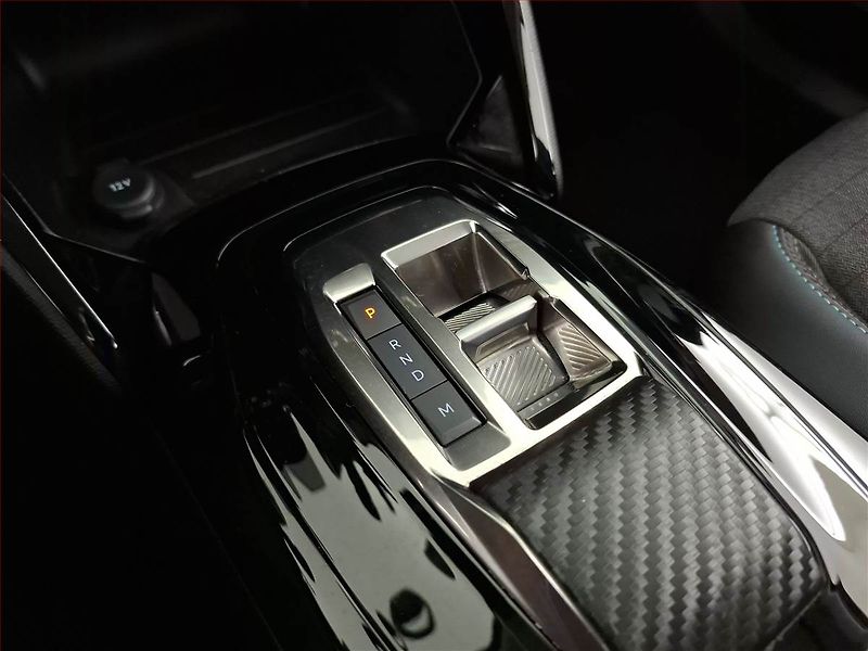 Peugeot 2008 (2022) 1.2 PureTech, Automat - fotka 13 z 21