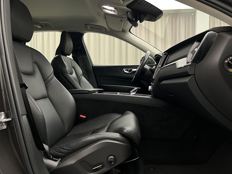 Volvo XC60 B4 INSCRIPTION AUT  - fotka 19 z 40
