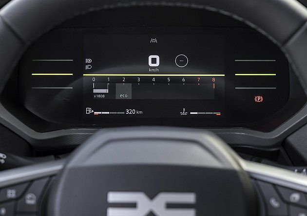 Nahrazuje digitální přístrojový štít, zdroj: Se svolením Dacia