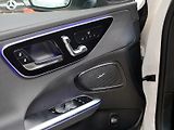 Mercedes-Benz Třídy C (2025) 300 4Matic AMG PANO 360 DISTRO - náhled 6