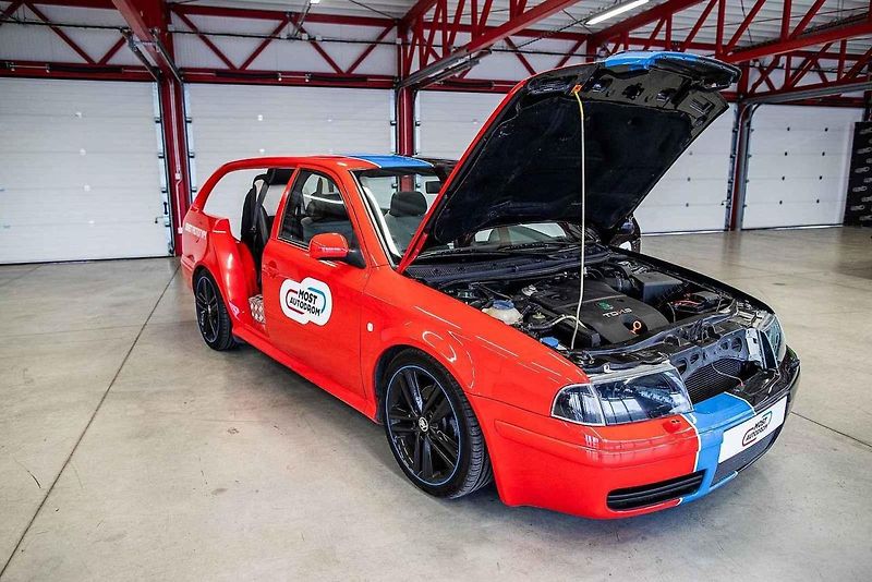 Do dobročinné Jarní aukce Retro Garáže posílá Autodrom Most raritní Octavii Combi.
