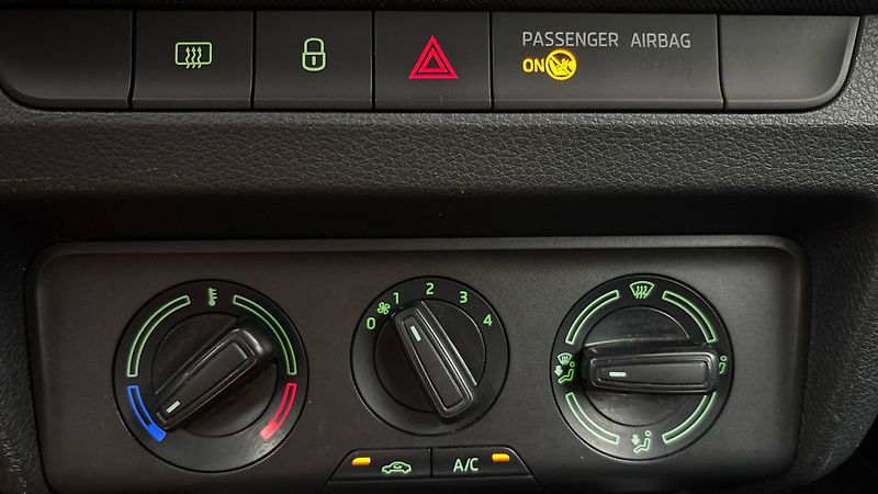 Škoda Fabia 1.0 TSI Ambition Combi - fotka 13 z 24