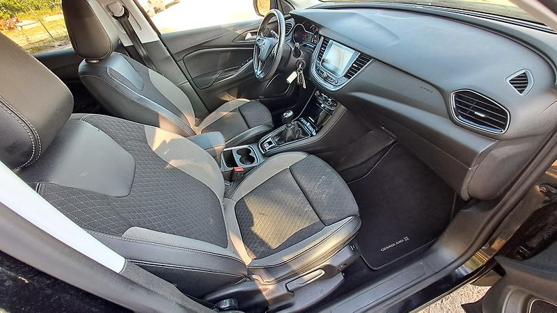 Opel Grandland X 1.2 Turbo S&S NAVI - fotka 7 z 26