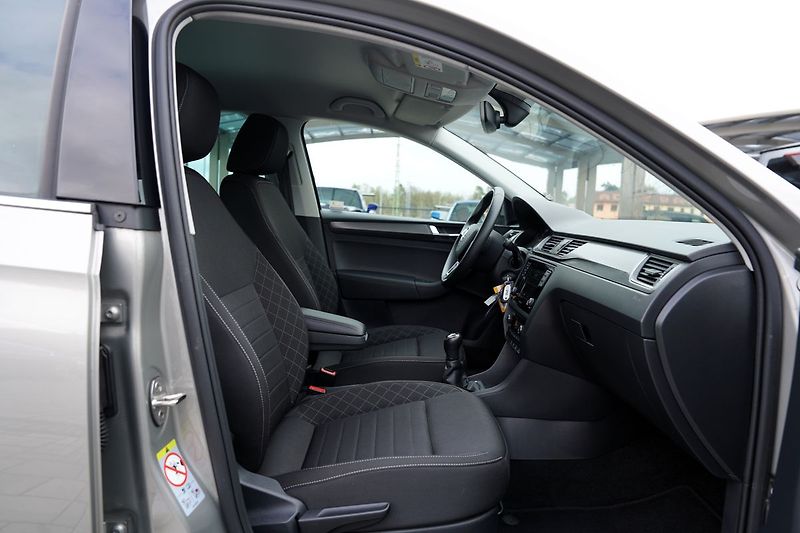 Škoda Rapid 1.0 TSI  Style, manuál, ČR - fotka 27 z 39