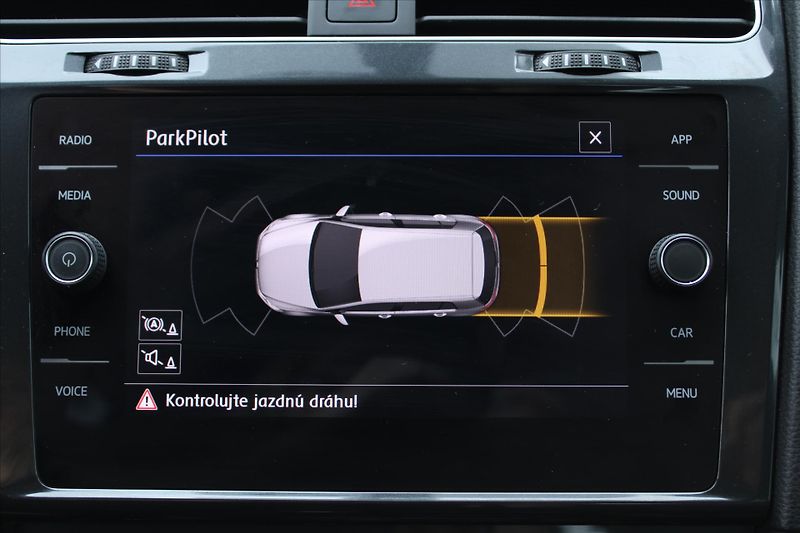 Volkswagen Golf 1.0 TSI 85kW COMFORTLINE ČR - fotka 19 z 26