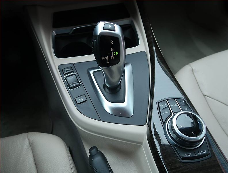 BMW Řada 2 (2018) 218i, Automat, Serv.kniha - fotka 16 z 21