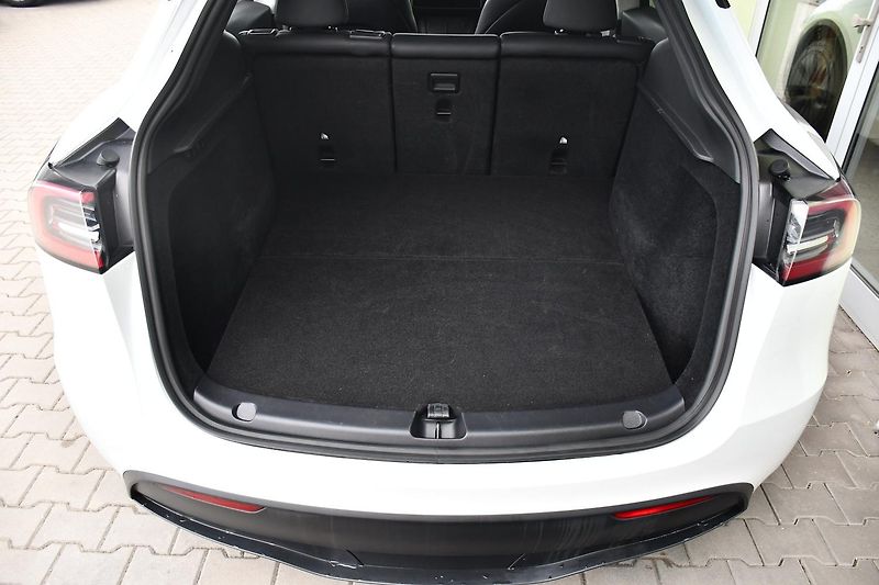 Tesla Model Y LONG RANGE DUAL REZERVACE - fotka 35 z 38
